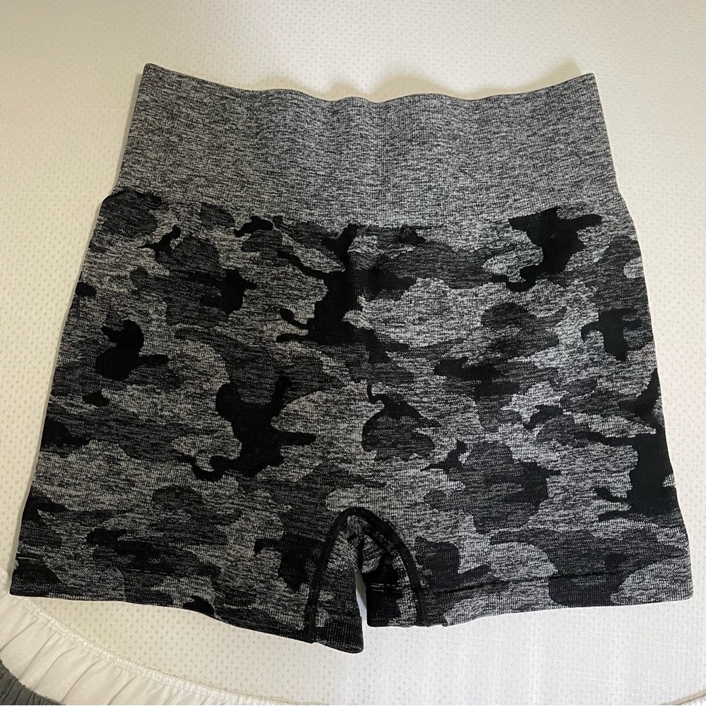 Seamless workout shorts